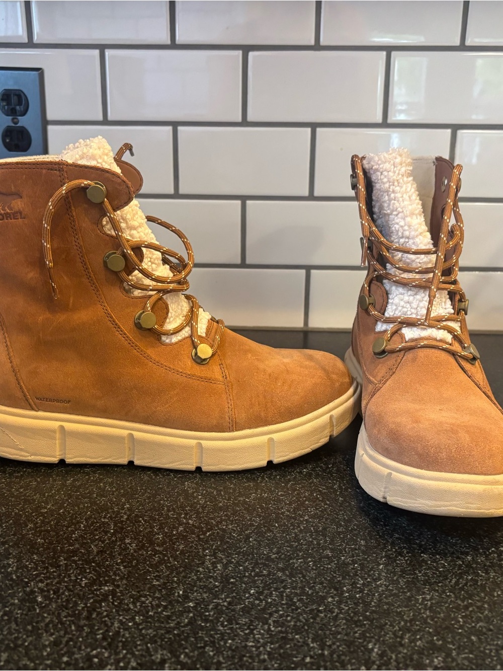 Sorel Women size 11 Tan Suede Lace-Up Boot with Sherpa Trim